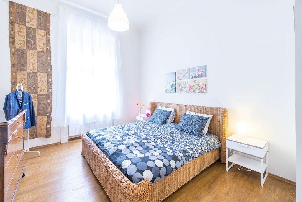 Api Flat Apartment Budapest Luaran gambar