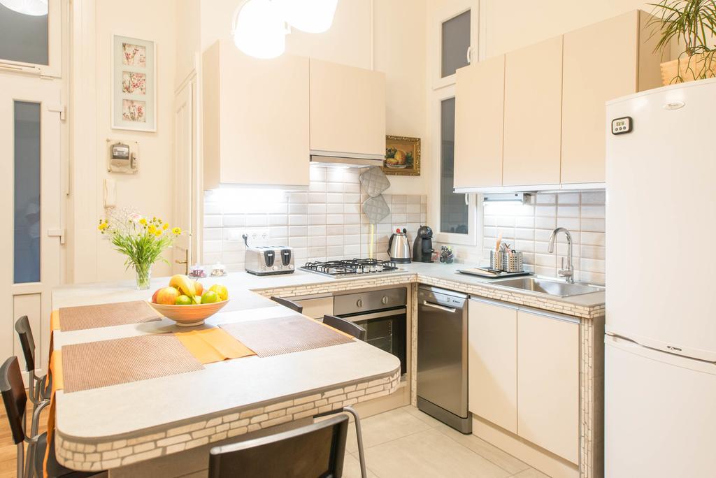Api Flat Apartment Budapest Luaran gambar